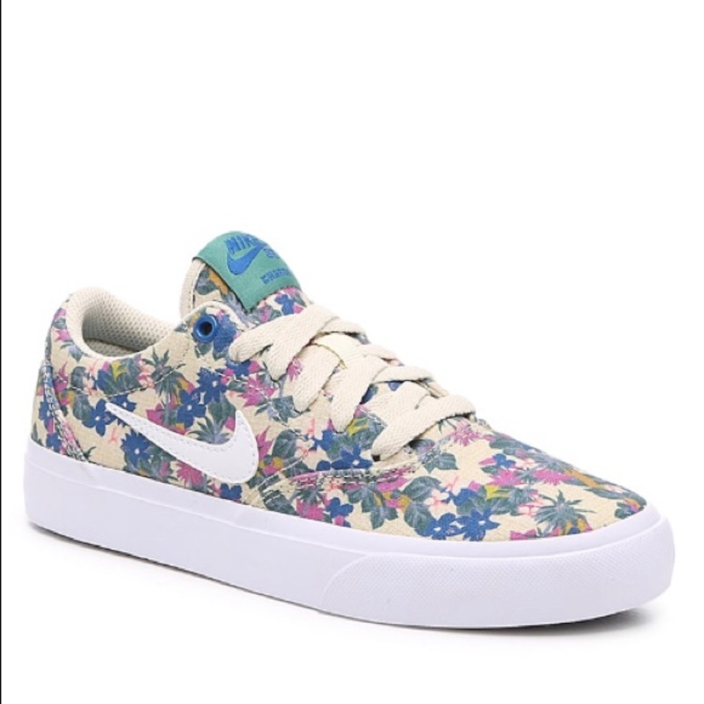 Nike shoes - Picture 2 of 6